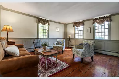 1696 Main Street, Glastonbury, CT 06033 - Photo 13