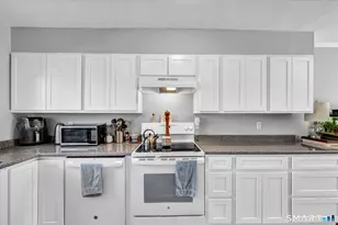 13 McKenna Dr, Middletown, CT 06457 - Photo 7