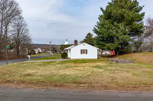 9 Empire Ave, Meriden, CT 06450 - Photo 3