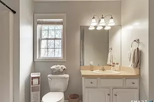 31 Parkwood Ave, Waterbury, CT 06708 - Photo 13