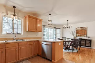 31 Parkwood Ave, Waterbury, CT 06708 - Photo 7