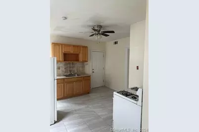 481 Hollister Avenue #2nd, Bridgeport, CT 06607 - Photo 5