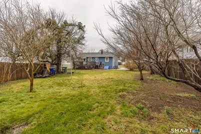 130 Holroyd Street, Bridgeport, CT 06606 - Photo 21