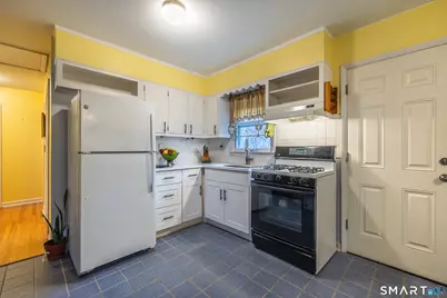 130 Holroyd Street, Bridgeport, CT 06606 - Photo 9