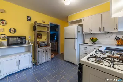 130 Holroyd Street, Bridgeport, CT 06606 - Photo 11