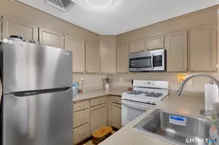 62 Schoolhouse Crossing, Wethersfield, CT 06109 - Photo 7