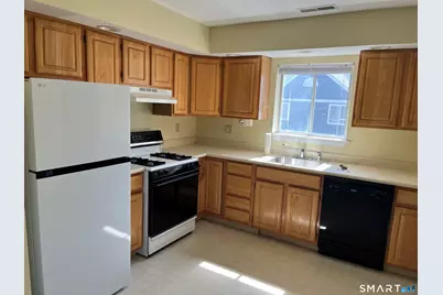202 Windgate Circle #E, Monroe, CT 06468 - Photo 5