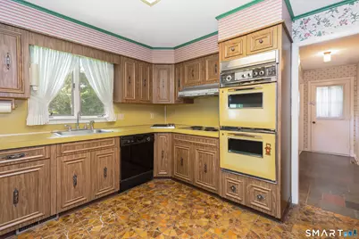 319 Maybrook Road, Waterbury, CT 06708 - Photo 7