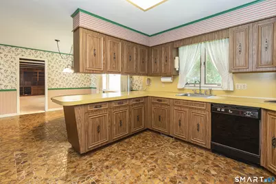 319 Maybrook Road, Waterbury, CT 06708 - Photo 5