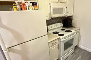 393 Laurel Ave, Bridgeport, CT 06605 - Photo 13