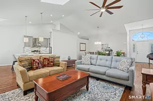 555 Mohave Cir, Shelton, CT 06484 - Photo 3