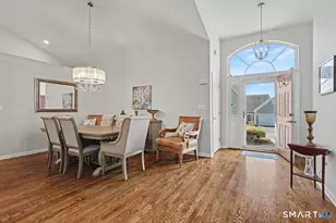 555 Mohave Cir, Shelton, CT 06484 - Photo 5