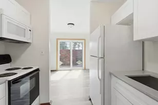 124 Webster Ct, Newington, CT 06111 - Photo 3