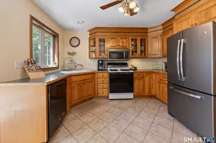 96 Kimberly Ln, Watertown, CT 06795 - Photo 3