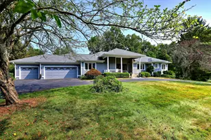 17 Bunker Hill Rd, Woodbridge, CT 06525 - Photo 1