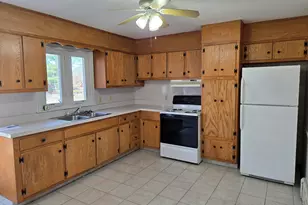 37 Gordon St, East Haven, CT 06512 - Photo 3