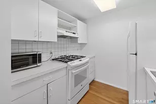 37 Towne House Rd, Hamden, CT 06514 - Photo 7