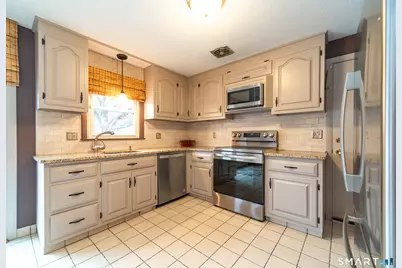 108 Wayne Lane, Meriden, CT 06450 - Photo 9