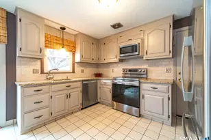 108 Wayne Ln, Meriden, CT 06450 - Photo 9