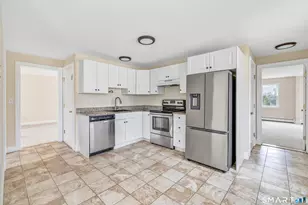 422 W River Rd, Orange, CT 06477 - Photo 3