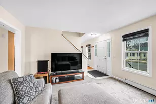 25 Woodlawn Ave, Enfield, CT 06082 - Photo 9