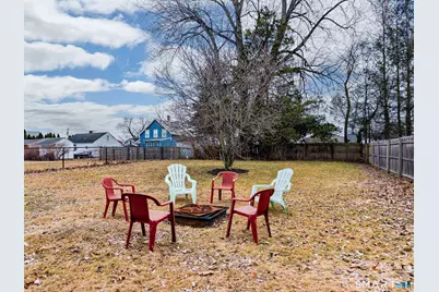 25 Woodlawn Avenue, Enfield, CT 06082 - Photo 5