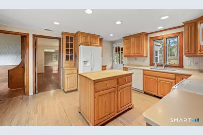 16 Richard Road, Simsbury, CT 06070 - Photo 9