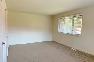 108 Montoya Dr, Branford, CT 06405 - Photo 7