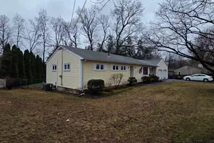 24 Coolidge St, Windsor Locks, CT 06096 - Photo 3