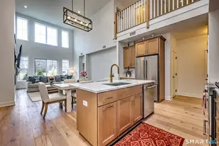 27 Heritage Ln, Woodbridge, CT 06525 - Photo 5