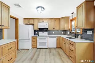 61 Linwood Dr, East Hartford, CT 06118 - Photo 9