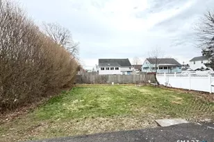 383 Birmingham St, Bridgeport, CT 06606 - Photo 17