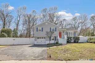 52 Robin Ln, Fairfield, CT 06824 - Photo 3