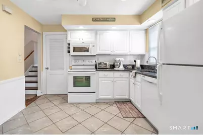 52 Robin Lane, Fairfield, CT 06824 - Photo 15