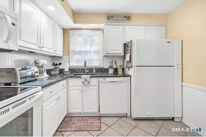 52 Robin Lane, Fairfield, CT 06824 - Photo 19