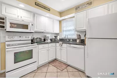 52 Robin Lane, Fairfield, CT 06824 - Photo 17