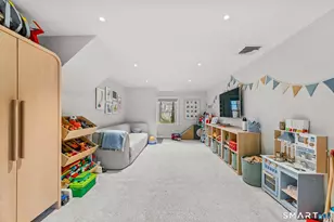 8 Willow Ln, Greenwich, CT 06870 - Photo 11