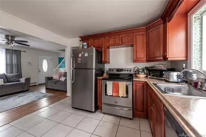 25 Myron Avenue, Bridgeport, CT 06606 - Photo 5