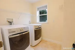 35 Walnut St, Newington, CT 06111 - Photo 15