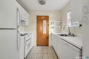 195 W Walk, West Haven, CT 06516 - Photo 5