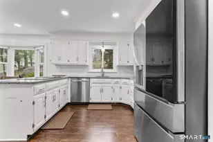 32 Macmath Dr, Trumbull, CT 06611 - Photo 9