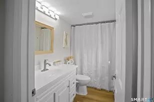 105 Harbor Dr, Stamford, CT 06902 - Photo 19