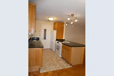 32 West Walk, West Haven, CT 06516 - Photo 3