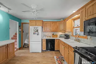 13 Reynolds Dr, Wallingford, CT 06492 - Photo 7