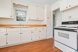 402 Homestead Ave, Waterbury, CT 06705 - Photo 11