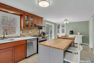 27 Linda Ave, Montville, CT 06382 - Photo 5