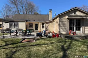 118 Harvester Rd, Fairfield, CT 06825 - Photo 5