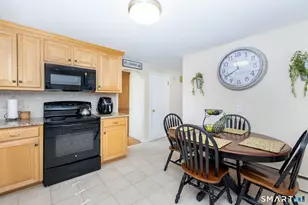 88 Hawley St, Newington, CT 06111 - Photo 17