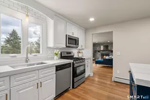 69 Patriot Ln, Newington, CT 06111 - Photo 9