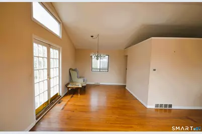 215 Saxonwood Road, Fairfield, CT 06824 - Photo 3